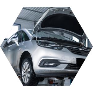 Опель Зафира в процессе ремонта двигателя