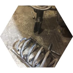 Разборка стойки для замены опорных подшипников Опель Антара