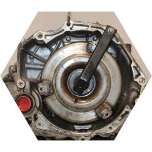 Коробка передач снята для полной диагностики и ремонта